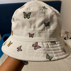 White bucket hat with butterflies 🦋